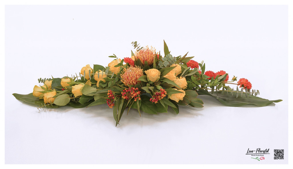 Trauergesteck mit Rosen, Dahlien, Protea, Eukalyptus und Asklepie