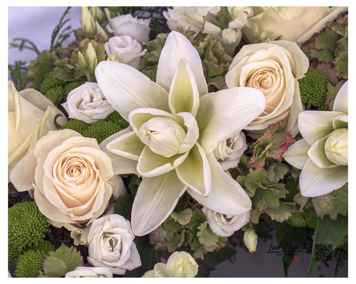 Im Detail: gef&uuml;llte Lilien, Lisianthus, Hortensien und Ecuador Rosen